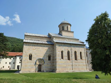 Манастир Високи Дечани је српски средњовековни православни манастир — задужбина краља Стефана Дечанског и цара Стефана Душана.